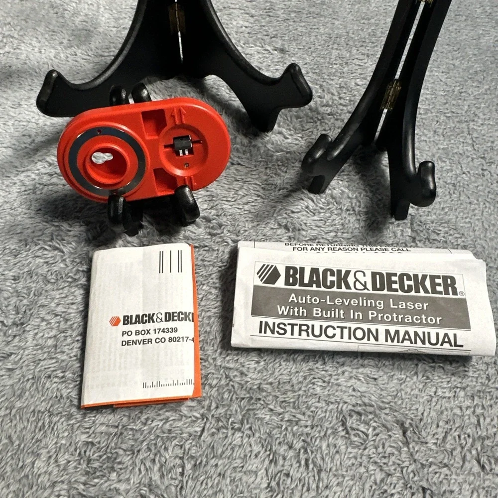 Black And Decker BullsEye BDL170 Self / Auto-Leveling Laser Line Level Tool